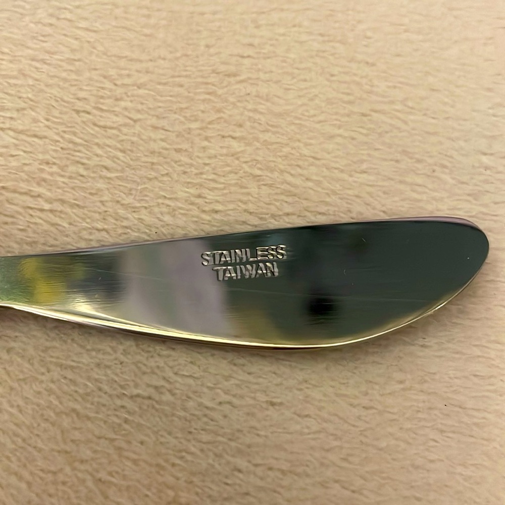 NIB VINTAGE ARTHUR COURT DESIGNS 4 spreader knives. - Picture 5 of 5
